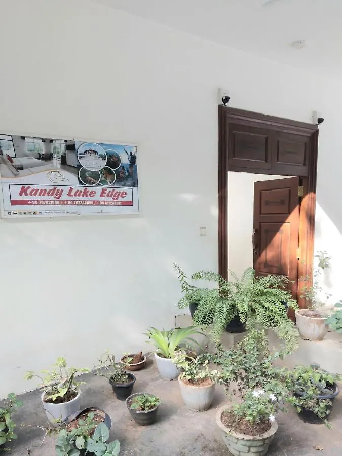 Kandy Lake Edge Villa
