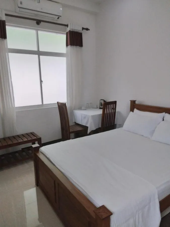 Kandy Lake Edge Villa Lodge