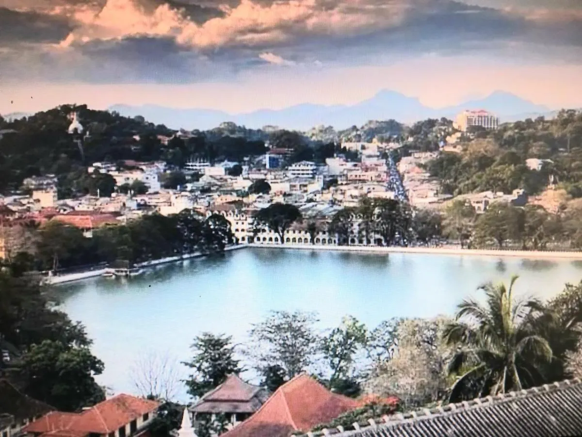 Kandy Lake Edge Villa Lodge