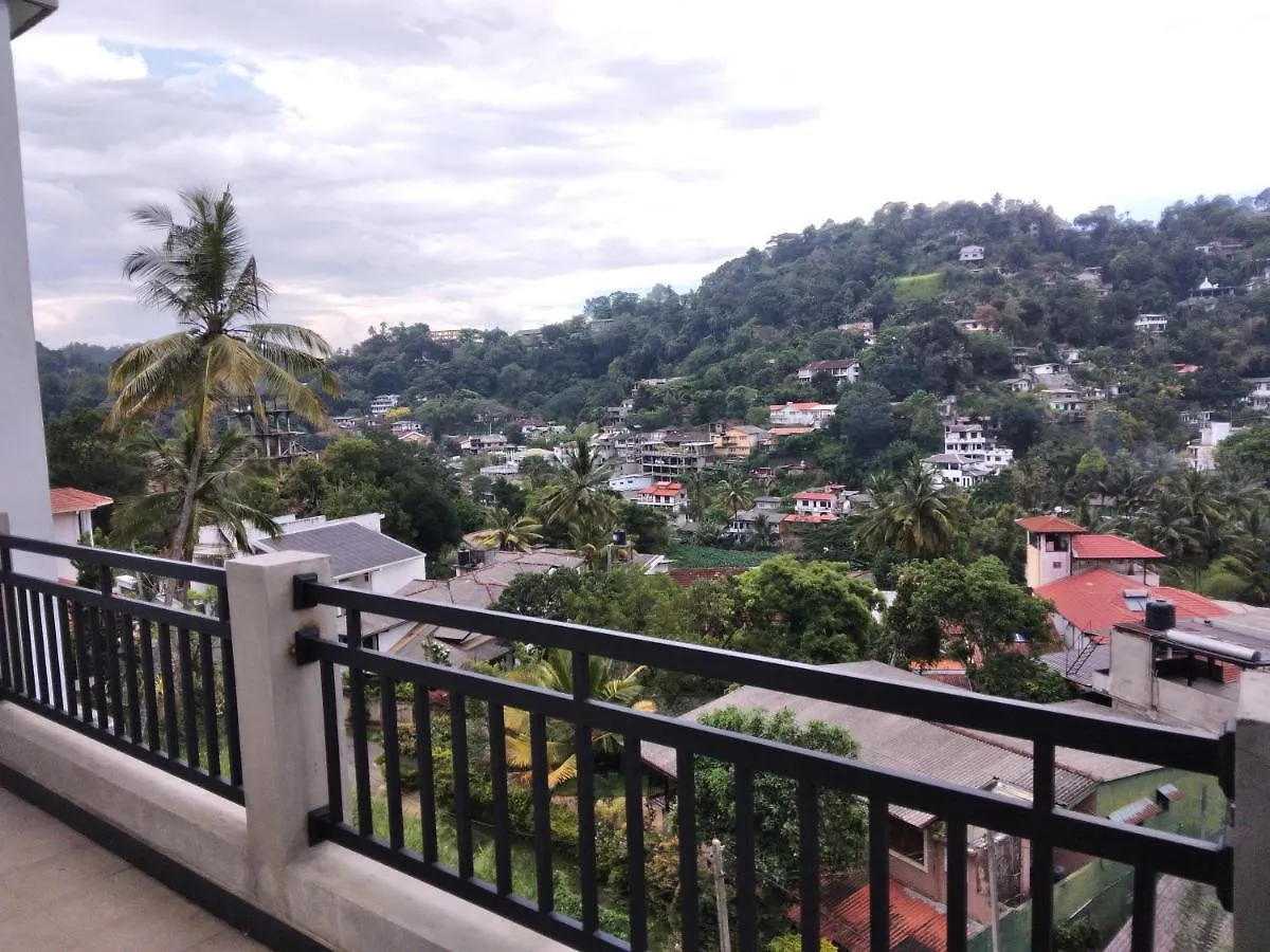 Kandy Lake Edge Villa Lodge